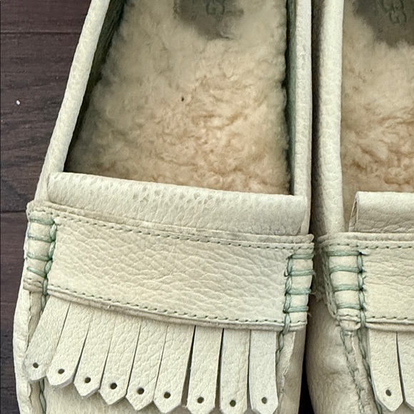 Ugg Women's Cream Loafers Size 9 - Picture 6 of 12
